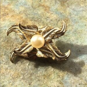 Stunning Vintage Brooch